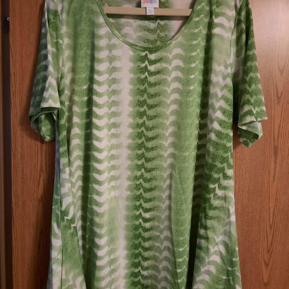 Lula Roe 2x Green Tie Die Perfect T